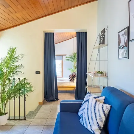 Blue Attic - Historical Center By Rent Апартаменты Комо